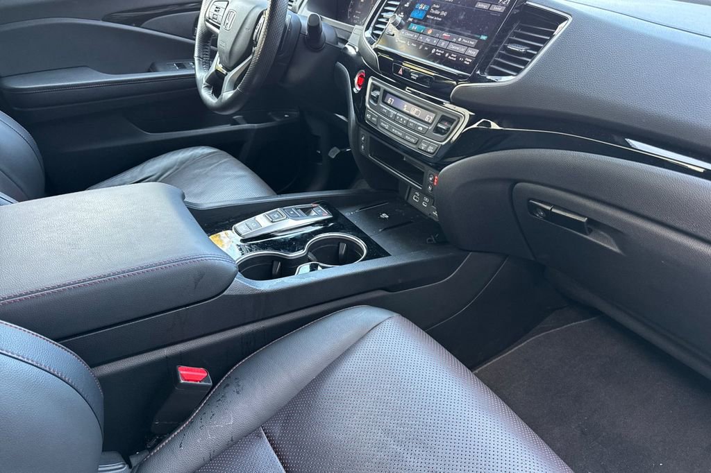 Certified 2025 Honda Ridgeline Black Edition image 15