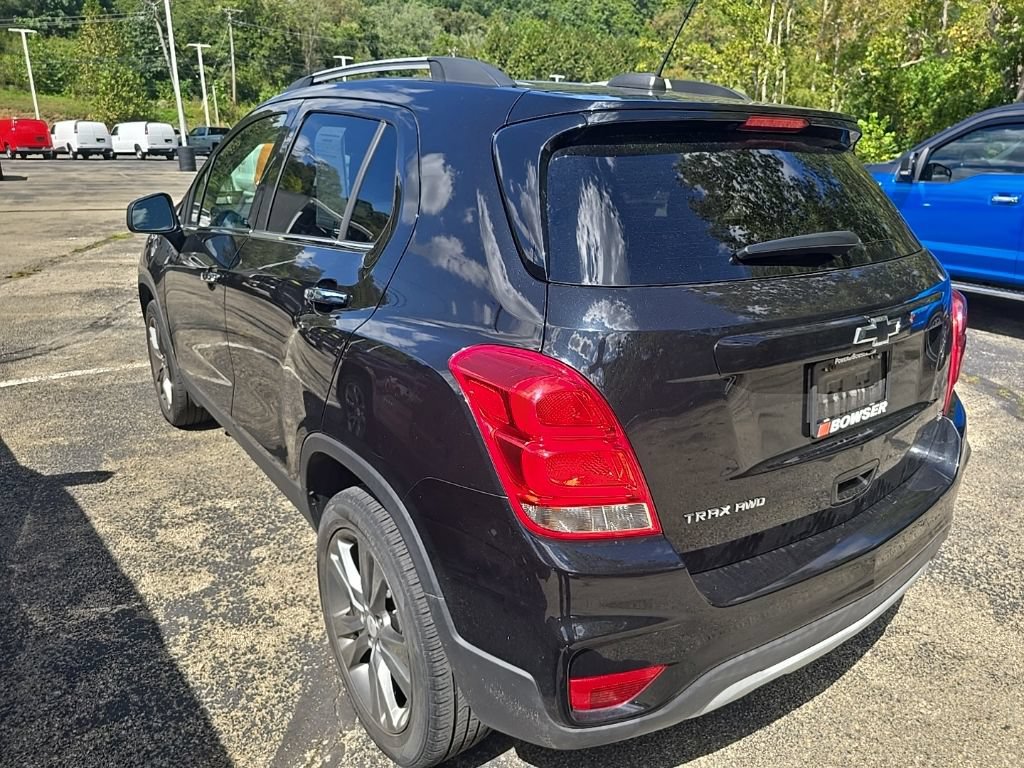 Used 2020 Chevrolet Trax LT w/ Sun & Sound Package AWD/4WD image 3