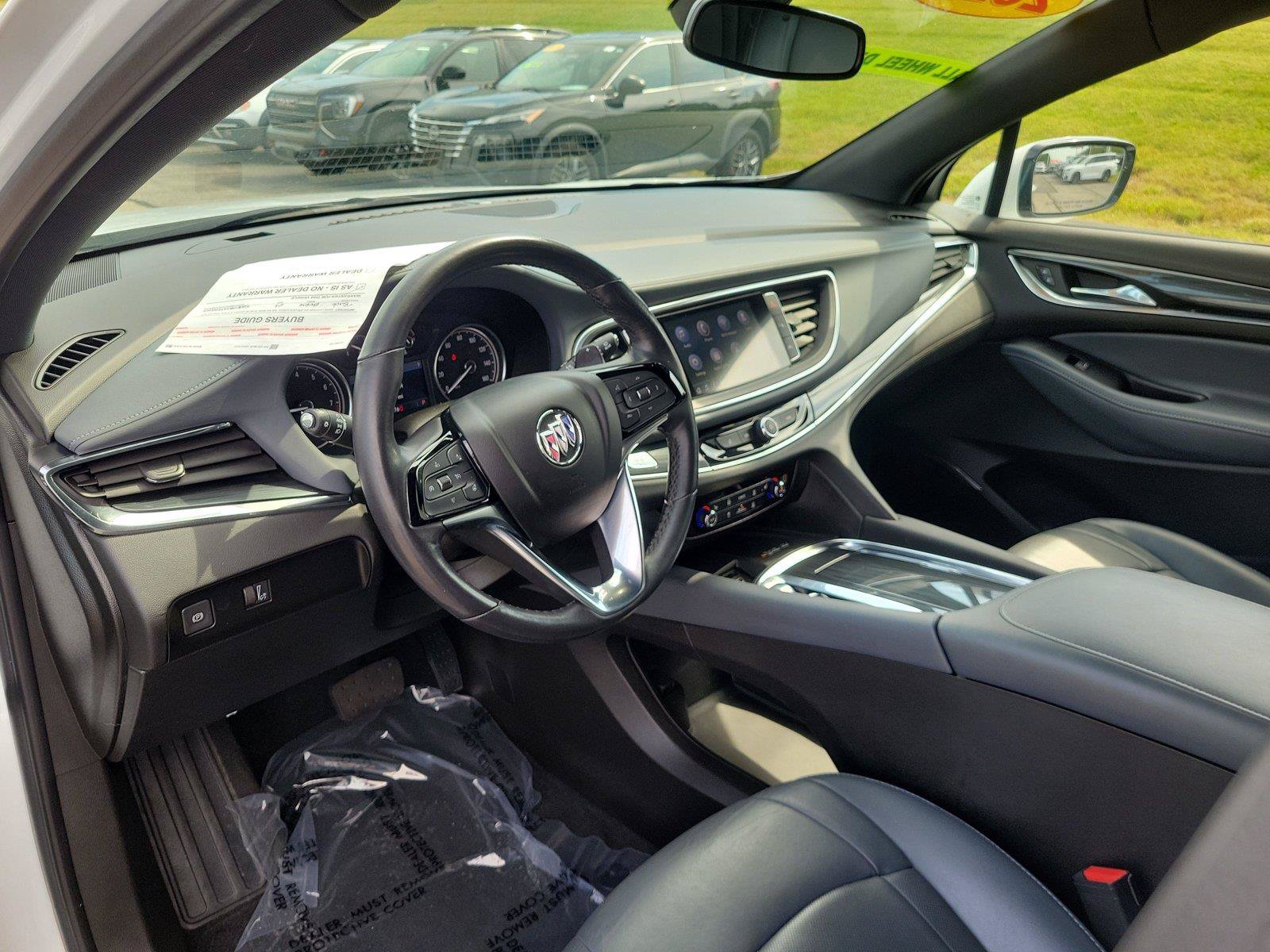 Used 2023 Buick Enclave Essence AWD/4WD image 18