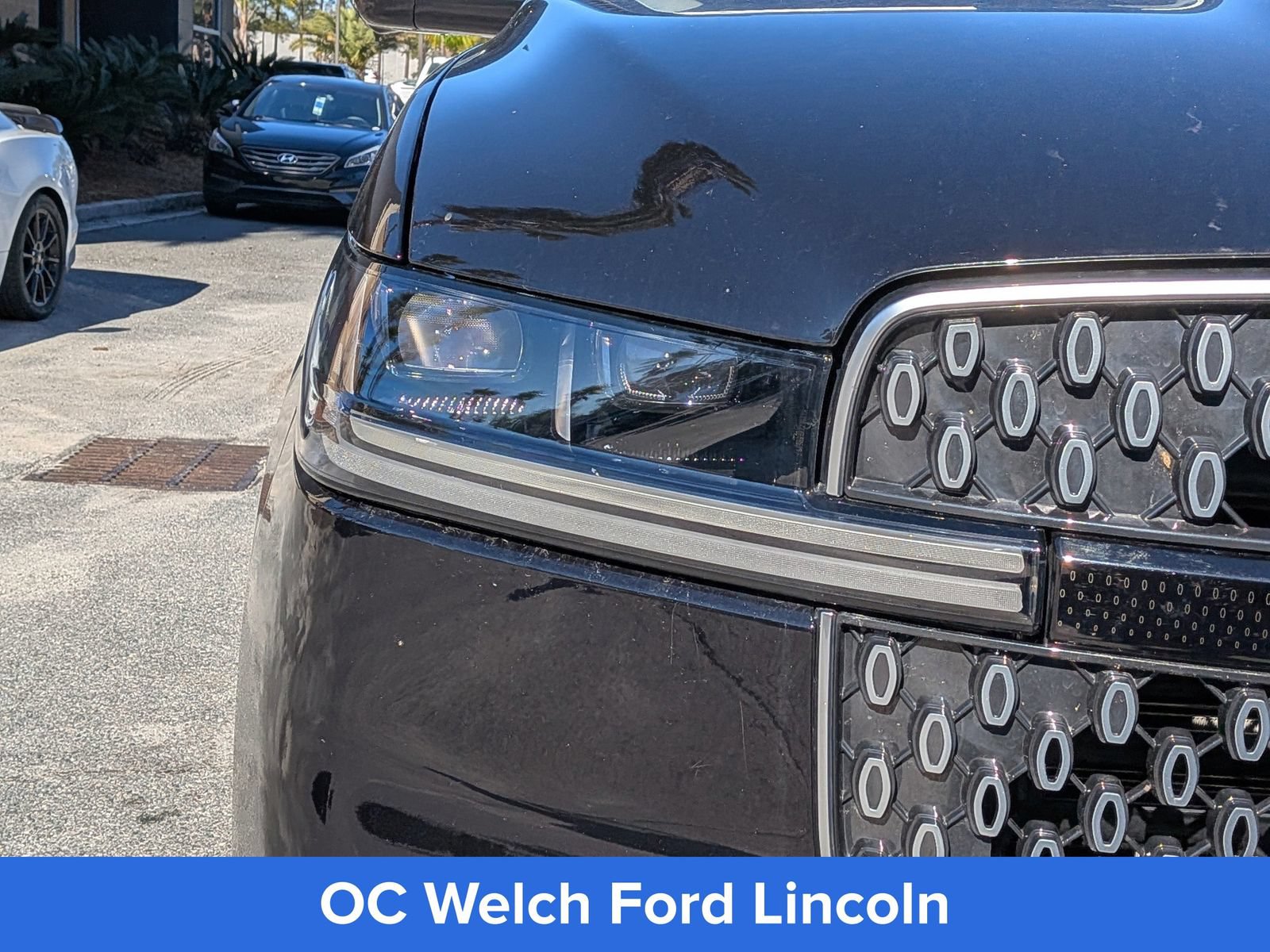 Certified 2025 Lincoln Navigator Reserve AWD/4WD image 12