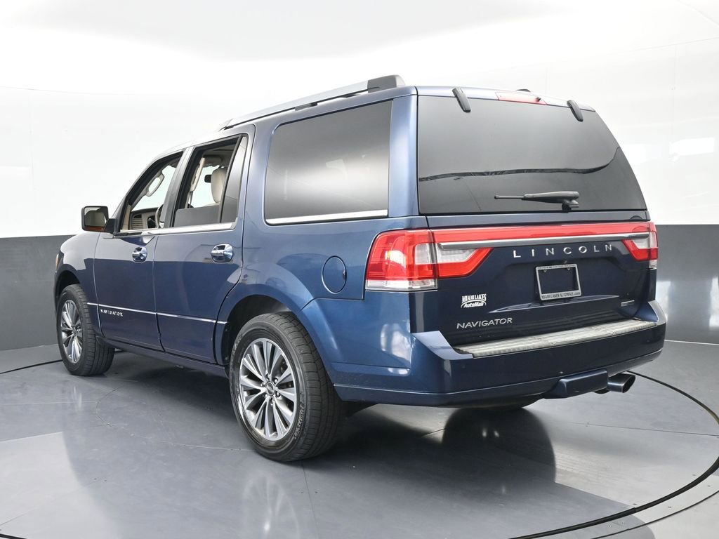 Used 2016 Lincoln Navigator Select image 4