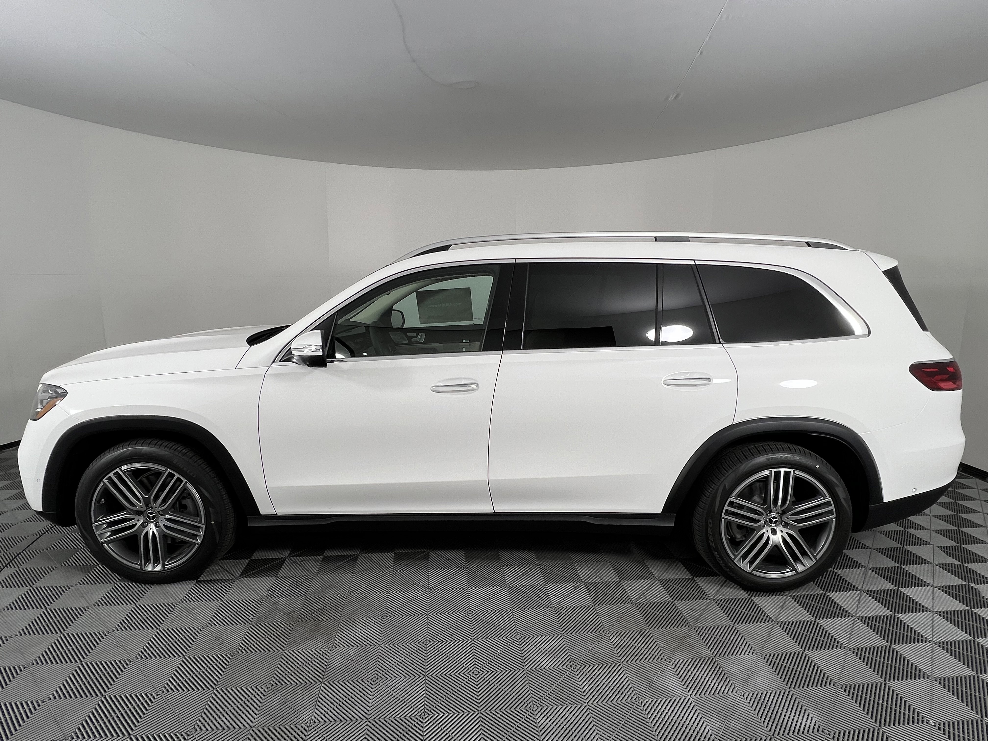 New 2026 Mercedes-Benz GLS 450 4MATIC image 9