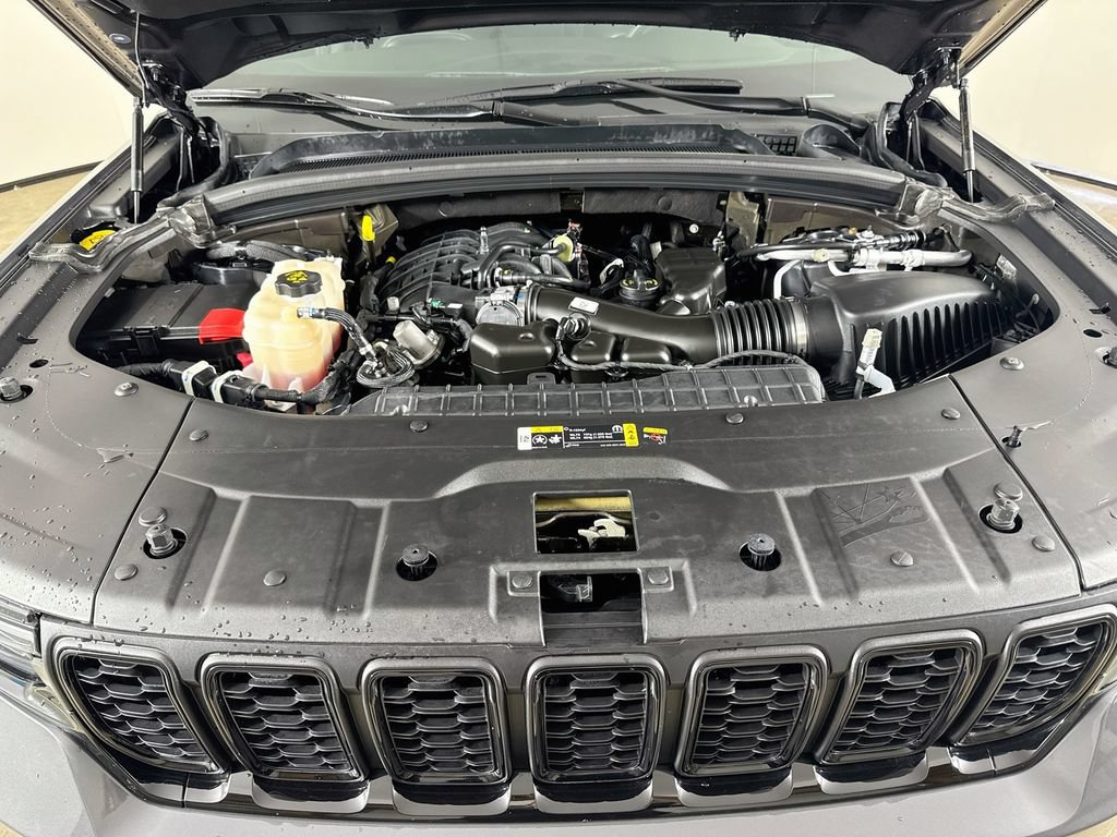 Certified 2025 Jeep Grand Cherokee Altitude AWD/4WD image 26