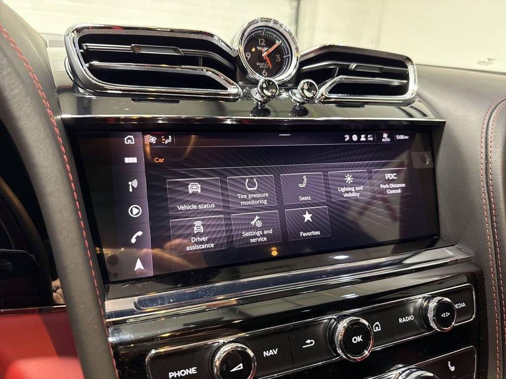 Used 2023 Bentley Bentayga AWD/4WD image 23