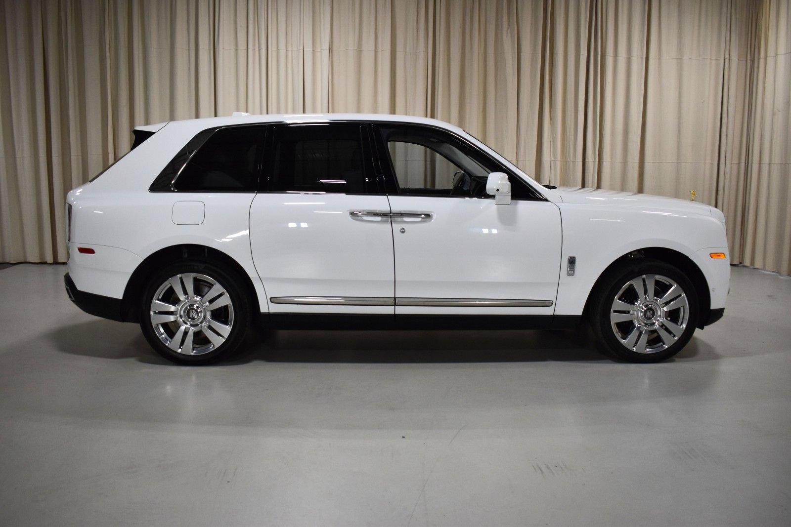 Certified 2024 Rolls-Royce Cullinan AWD/4WD image 8