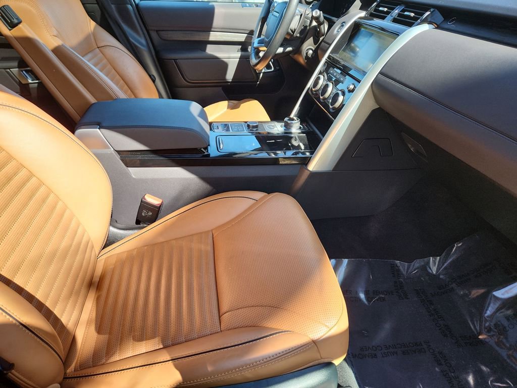 Used 2018 Land Rover Discovery HSE image 3