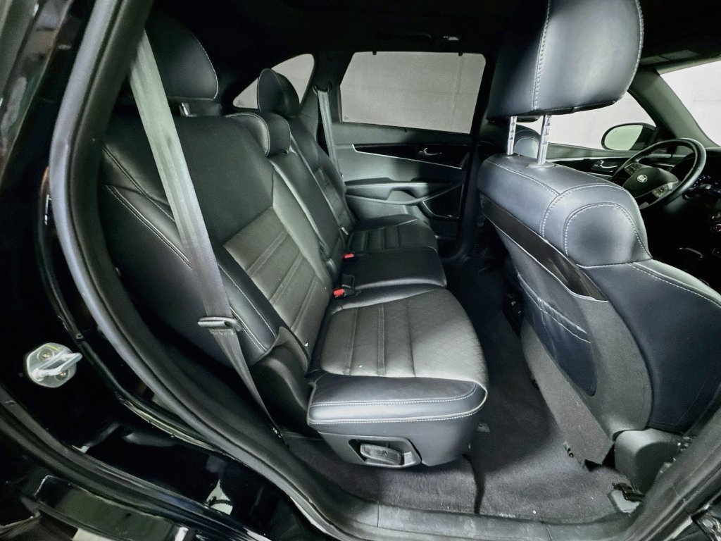 Used 2019 Kia Sorento SX FWD image 36