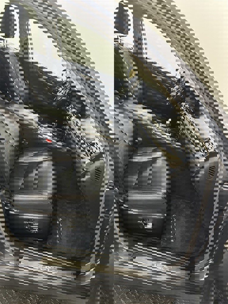 Used 2015 Lexus LS 460 L image 38