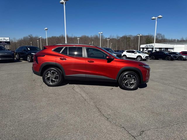 Certified 2024 Chevrolet Trax LT w/ Driver Confidence Package image 3