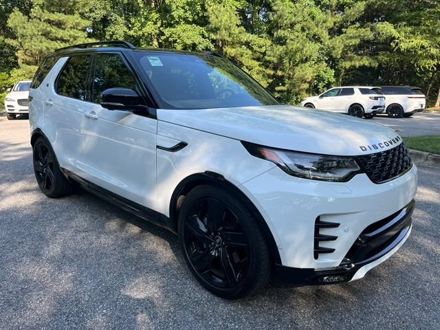 Certified 2025 Land Rover Discovery Dynamic SE AWD/4WD image 2