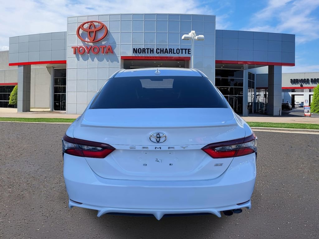 Used 2024 Toyota Camry SE image 8