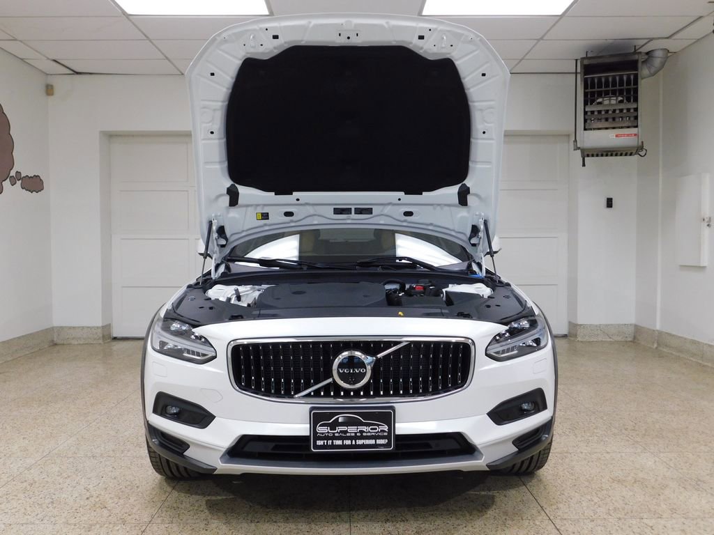 Used 2026 Volvo V90 B6 Cross Country Ultra image 11