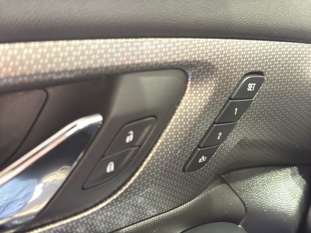 Used 2023 Chevrolet Traverse Premier image 37