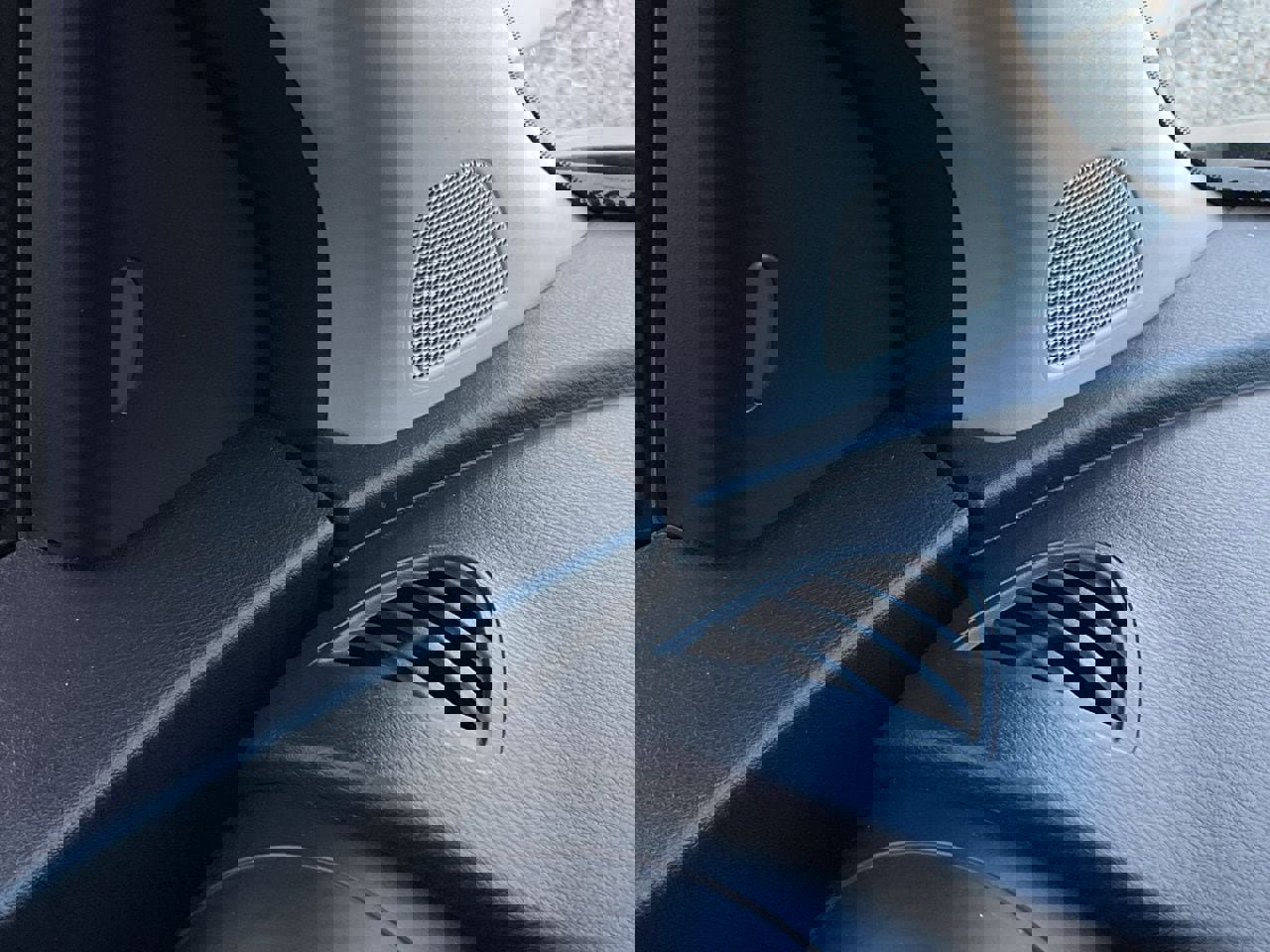 Used 2024 Nissan Kicks S image 27