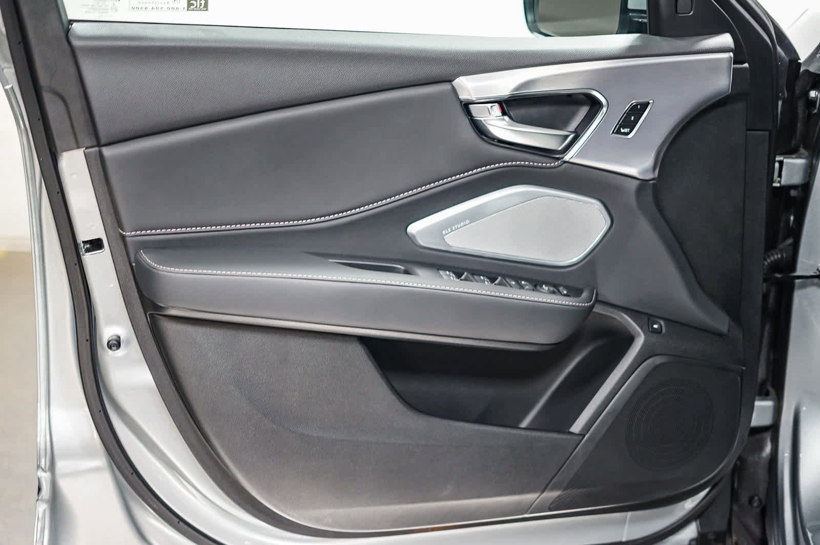 Used 2025 Acura RDX SH-AWD w/ Technology Package image 26