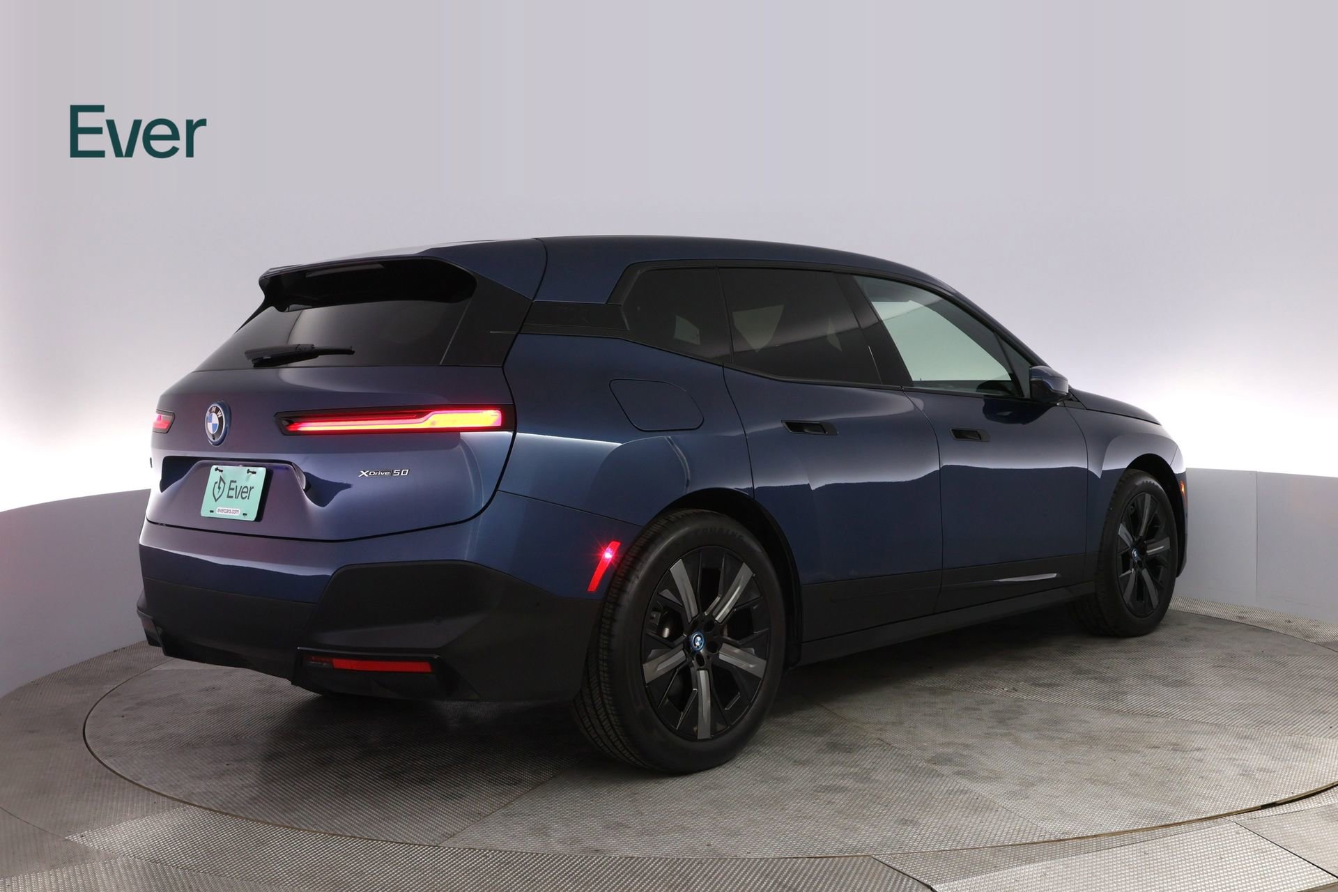 Used 2022 BMW iX xDrive50 w/ Premium Package AWD/4WD image 3