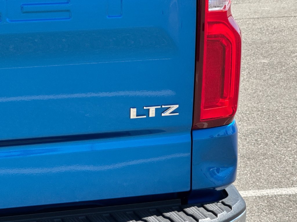 Used 2023 Chevrolet Silverado 1500 LTZ w/ LTZ Premium Package AWD/4WD image 32