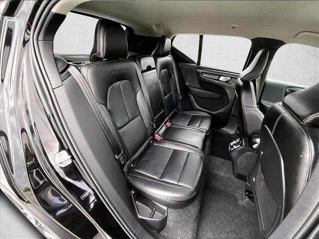 Used 2021 Volvo XC40 T4 Momentum w/ Premium Package image 29