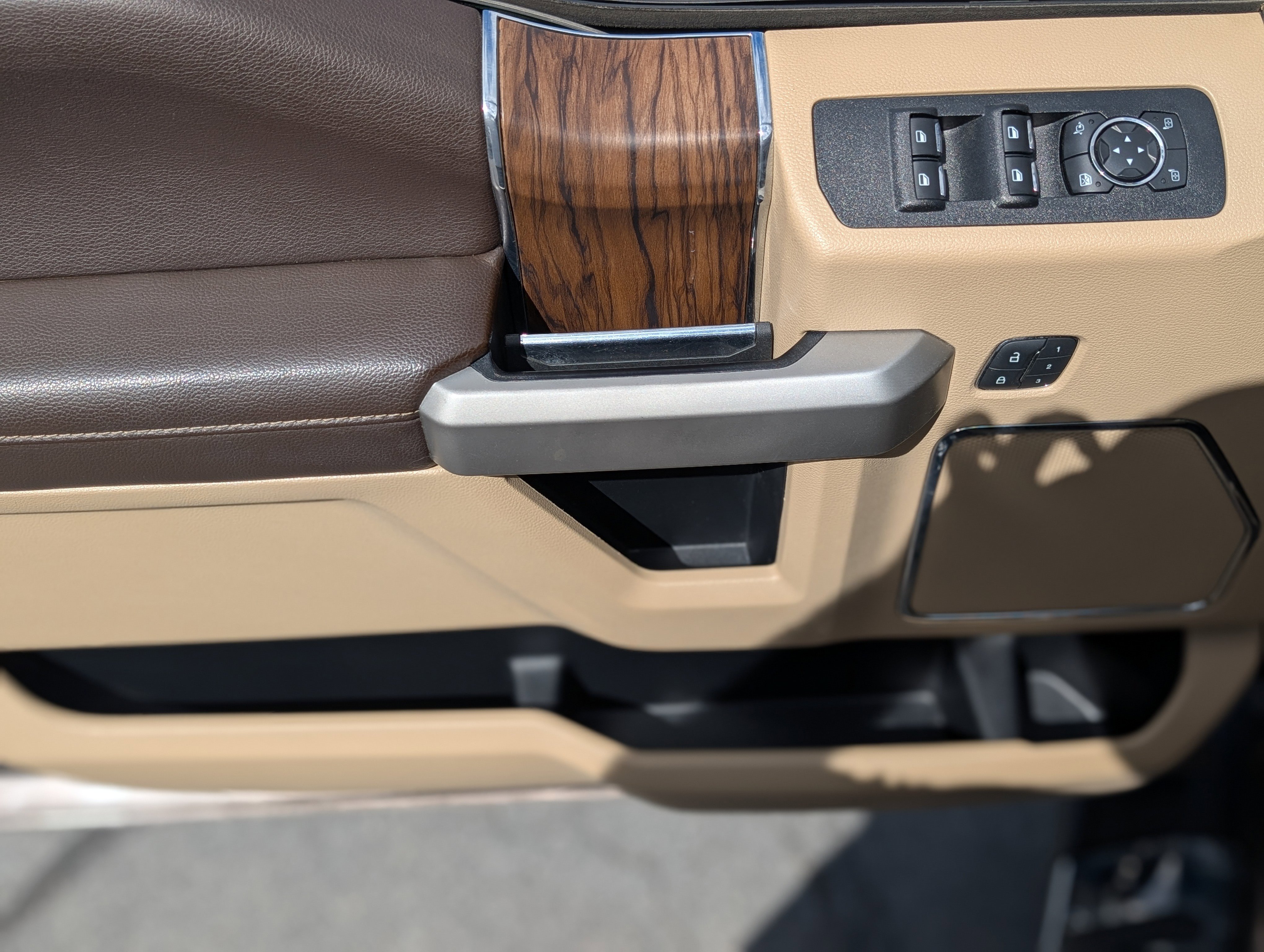 Used 2019 Ford F150 Lariat w/ Equipment Group 502A Luxury image 33