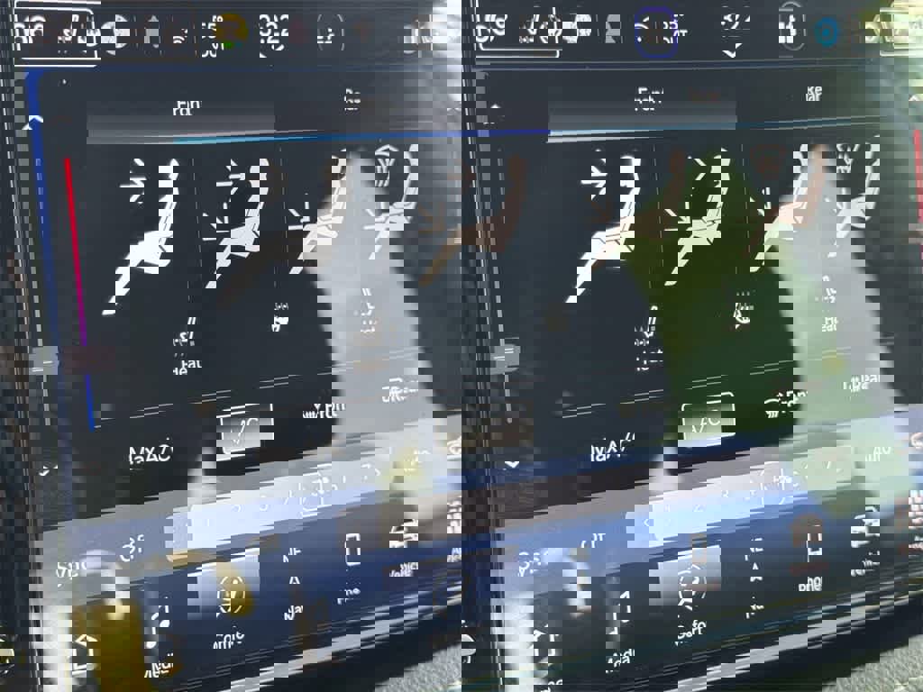 Used 2024 Chrysler Pacifica Select image 22