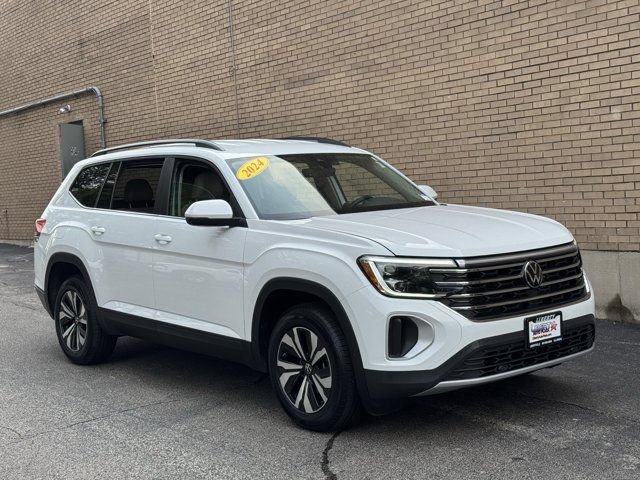 Used 2024 Volkswagen Atlas SE AWD/4WD image 2
