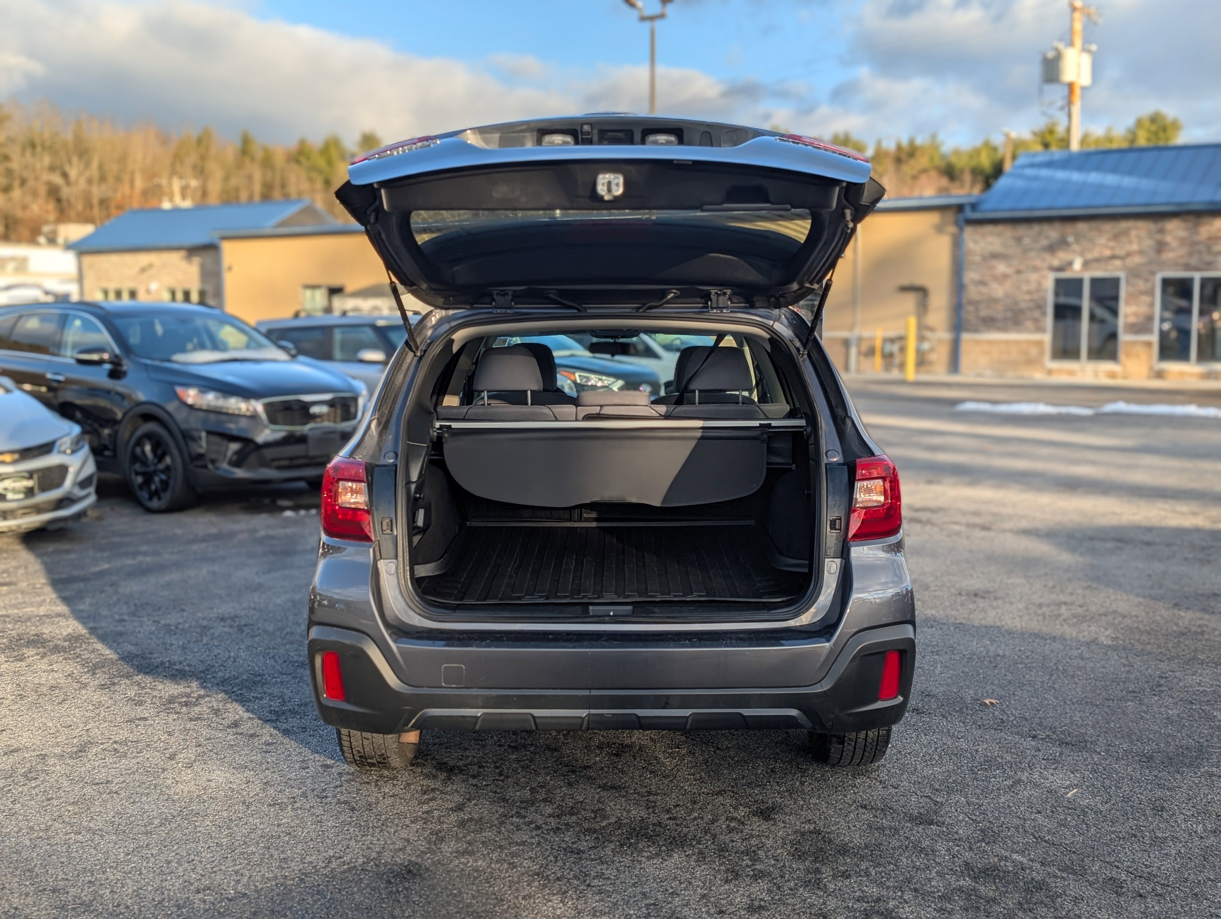 Used 2018 Subaru Outback 2.5i Premium image 32