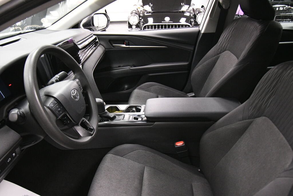 Used 2025 Toyota Camry LE FWD image 18