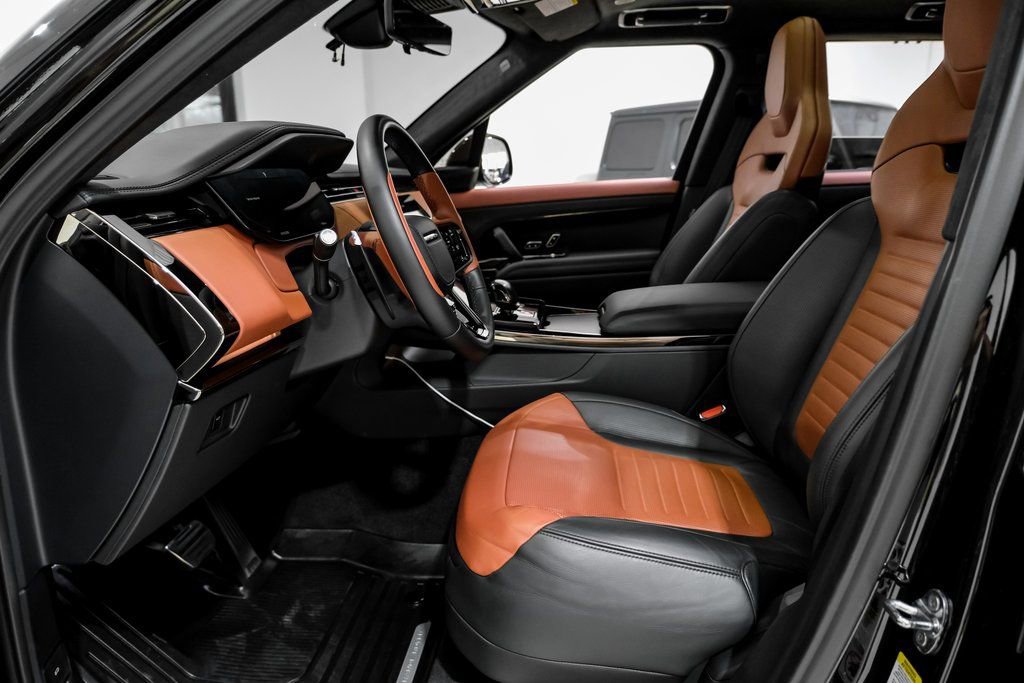Used 2024 Land Rover Range Rover Sport image 6