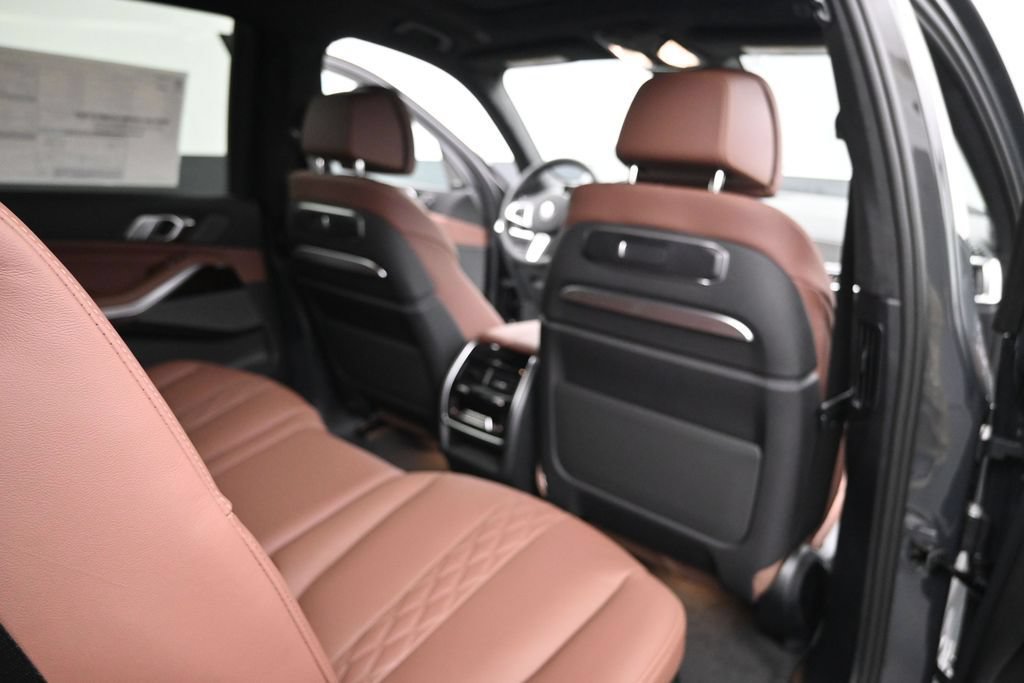 New 2027 BMW X7 M60i AWD/4WD image 24