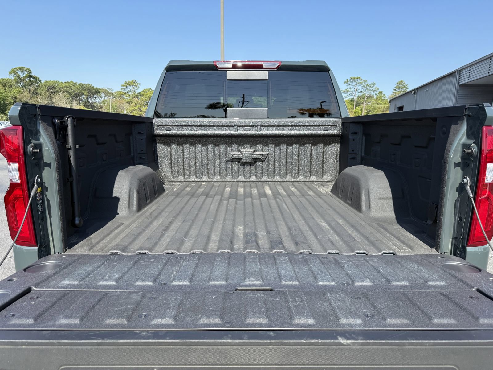 Used 2025 Chevrolet Silverado 1500 LT Trail Boss w/ Convenience Package II image 9