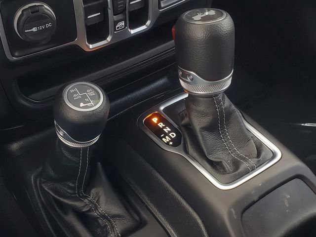 Used 2025 Jeep Wrangler Unlimited Sahara image 27