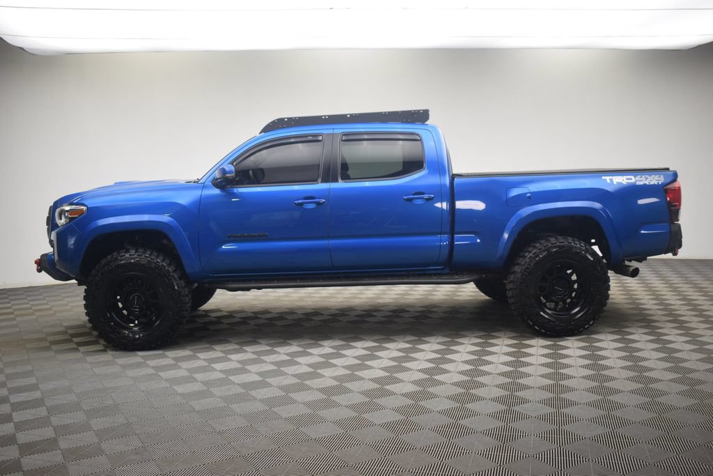 Used 2018 Toyota Tacoma TRD Sport AWD/4WD image 11