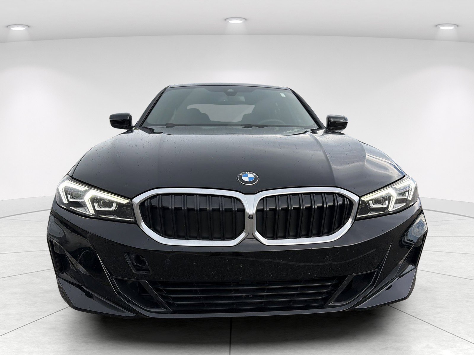 New 2025 BMW 330i Sedan w/ Convenience Package RWD image 2