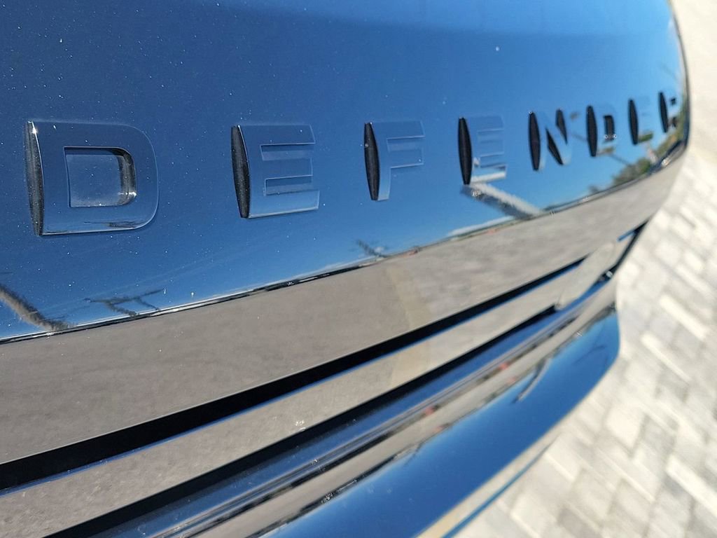 Certified 2024 Land Rover Defender 110 X-Dynamic SE image 9