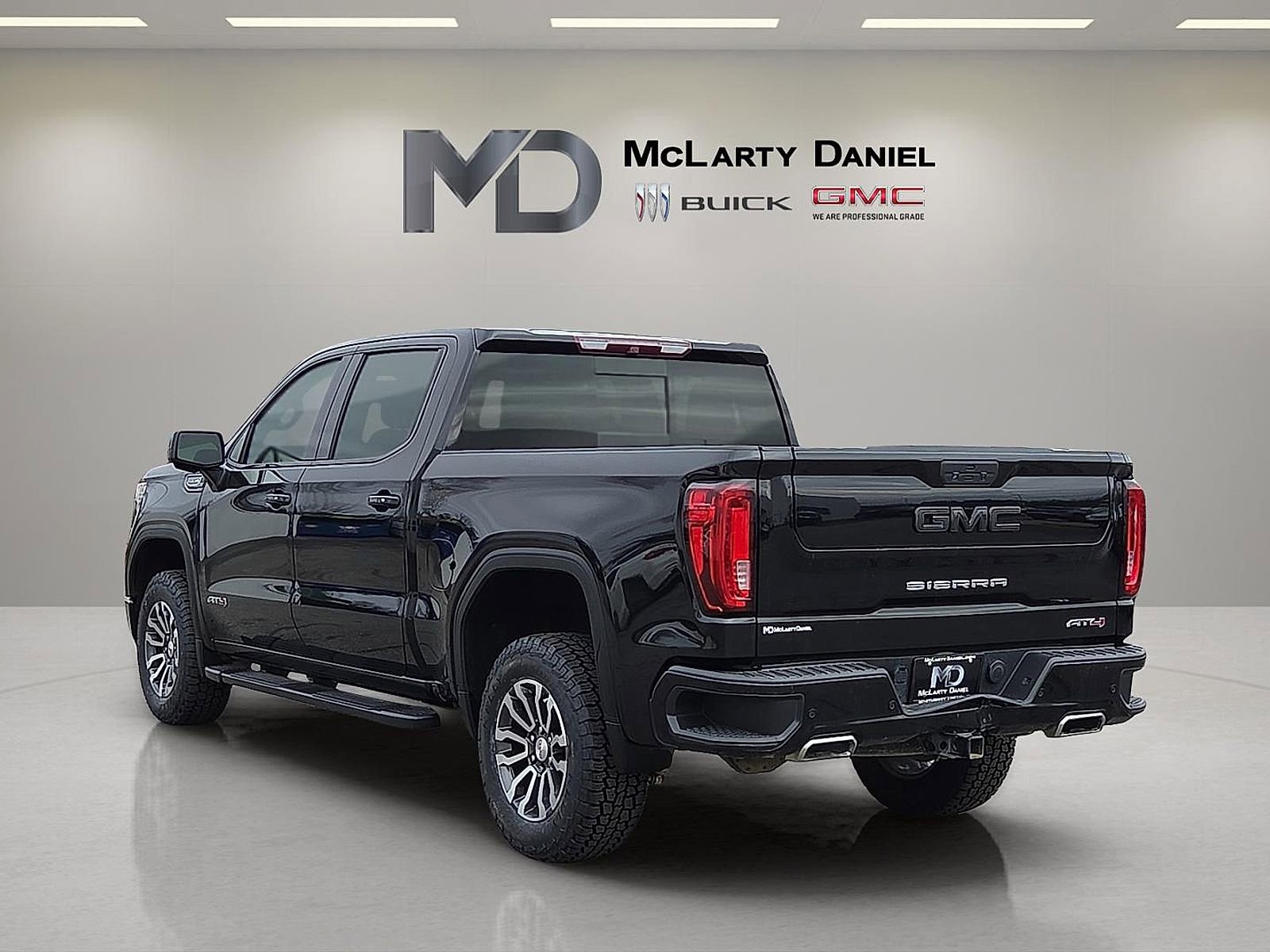 Certified 2019 GMC Sierra 1500 AT4 w/ AT4 Premium Package image 4