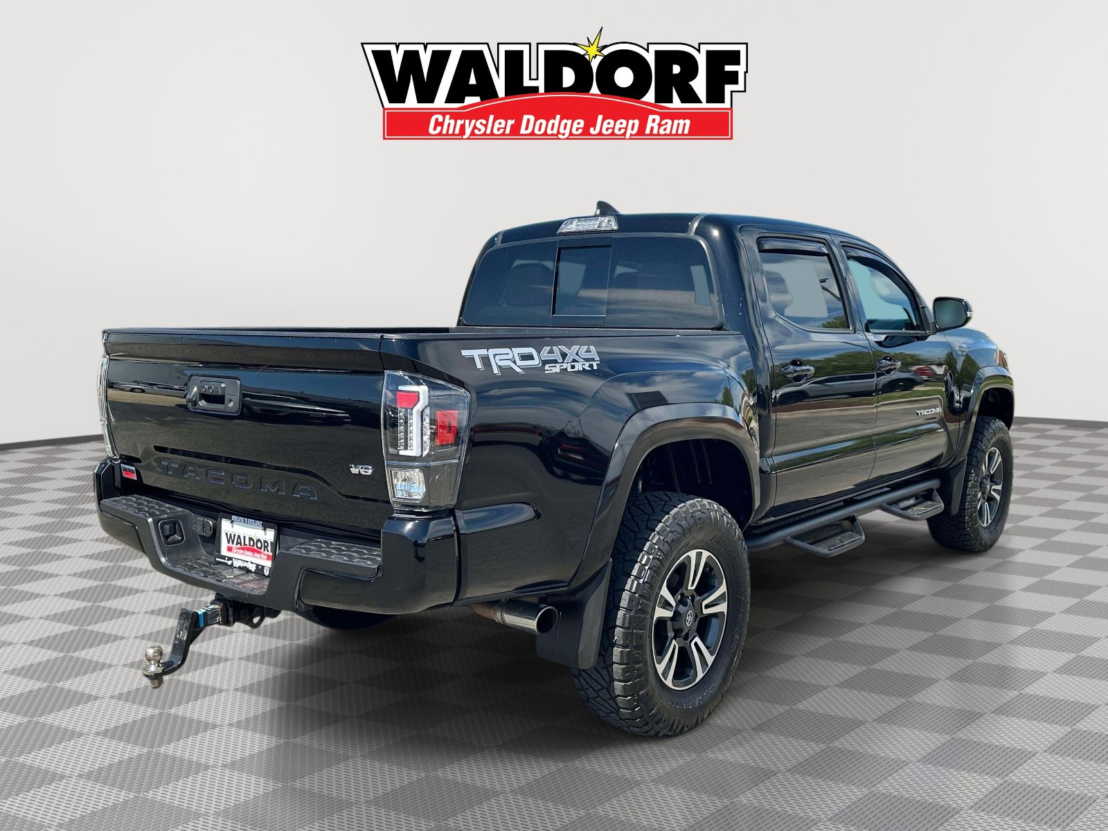 Used 2017 Toyota Tacoma TRD Sport w/ Tow Package (A/T) image 6