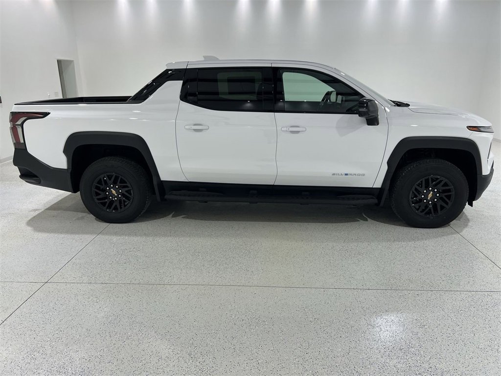 New 2025 Chevrolet Silverado EV LT image 6