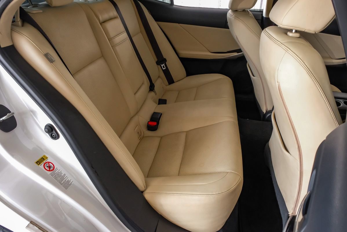 Used 2016 Lexus IS 200t RWD image 33