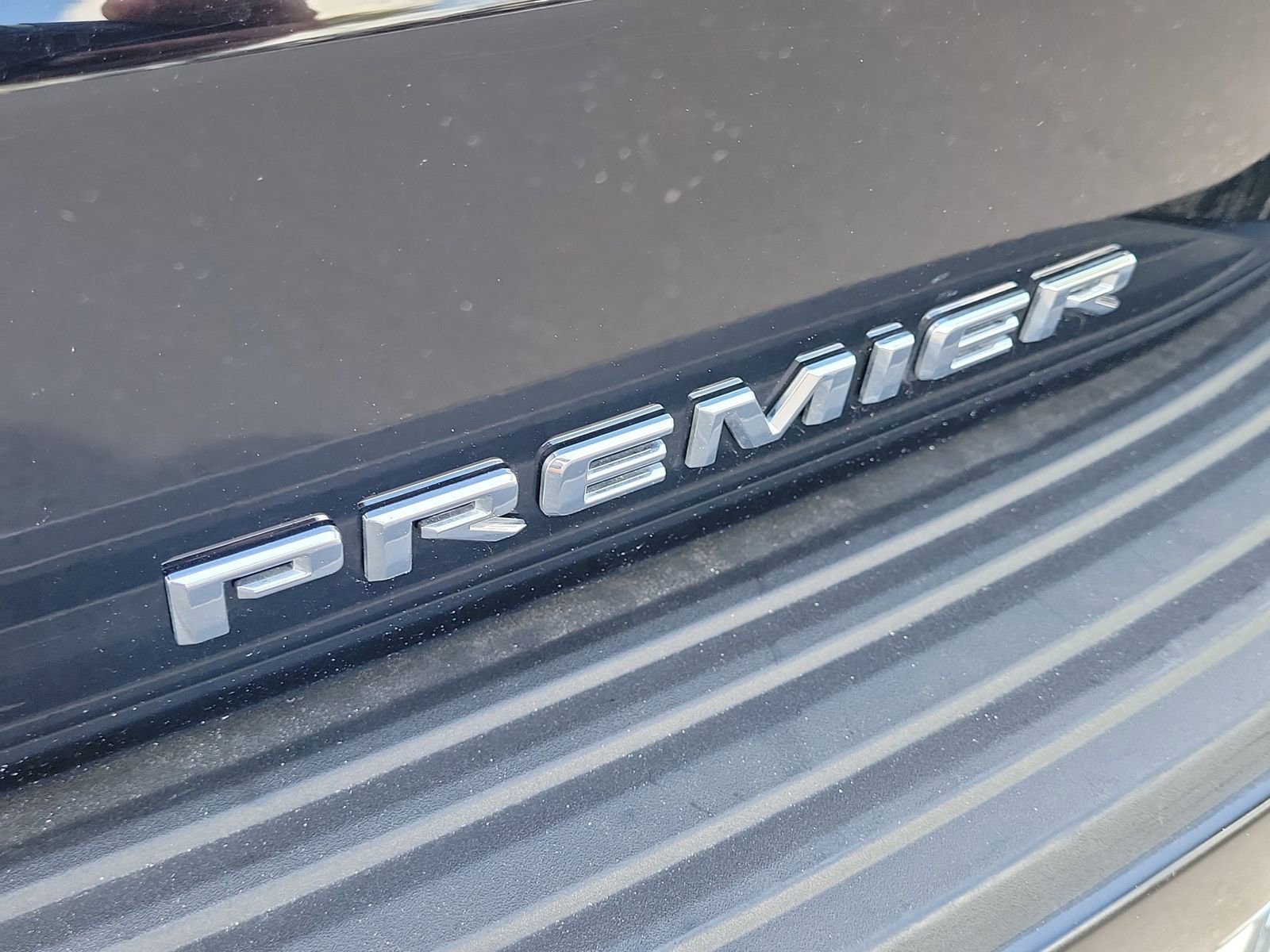 Used 2025 Chevrolet Suburban Premier AWD/4WD image 6