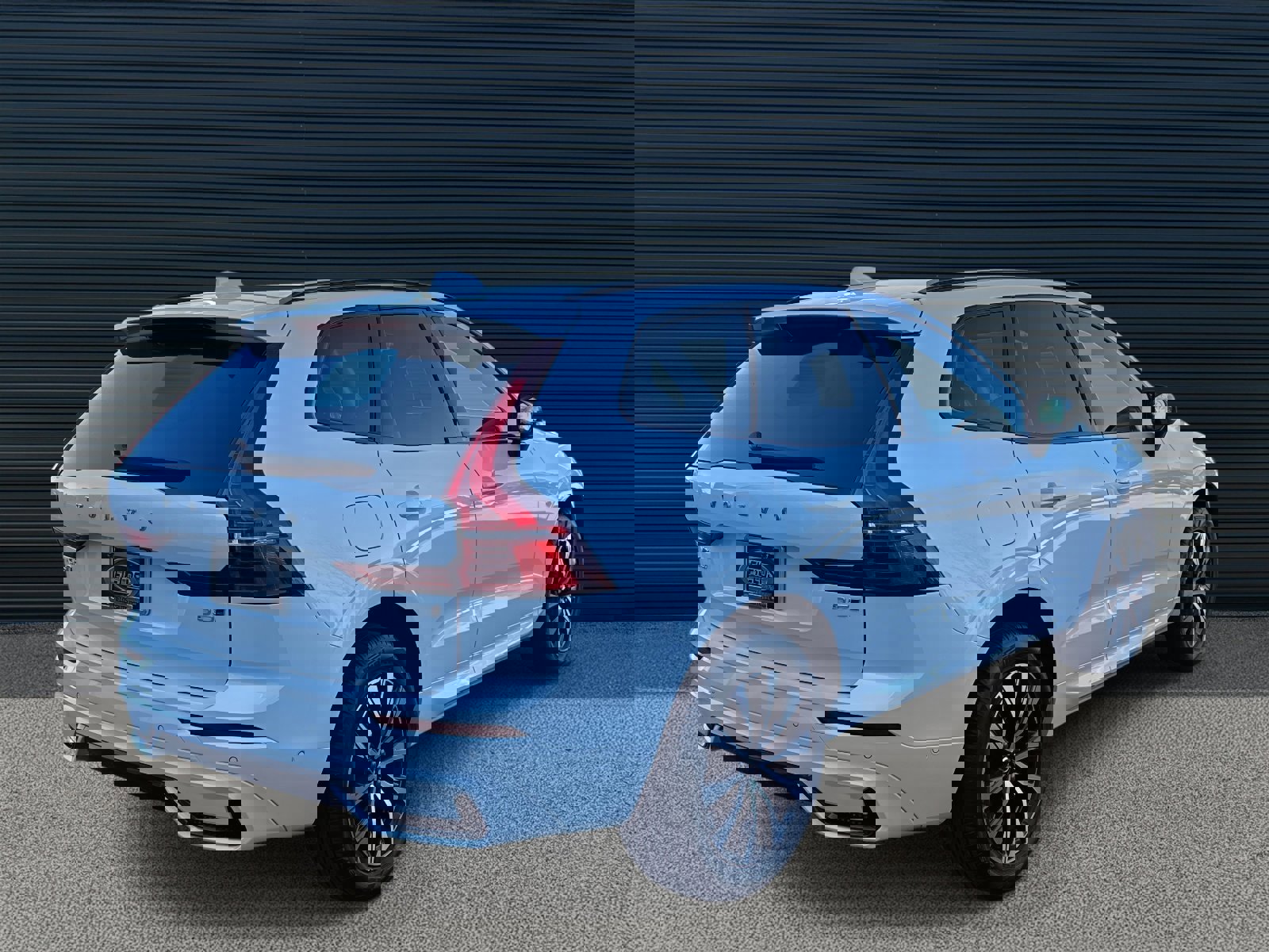 Certified 2025 Volvo XC60 B5 Plus image 5