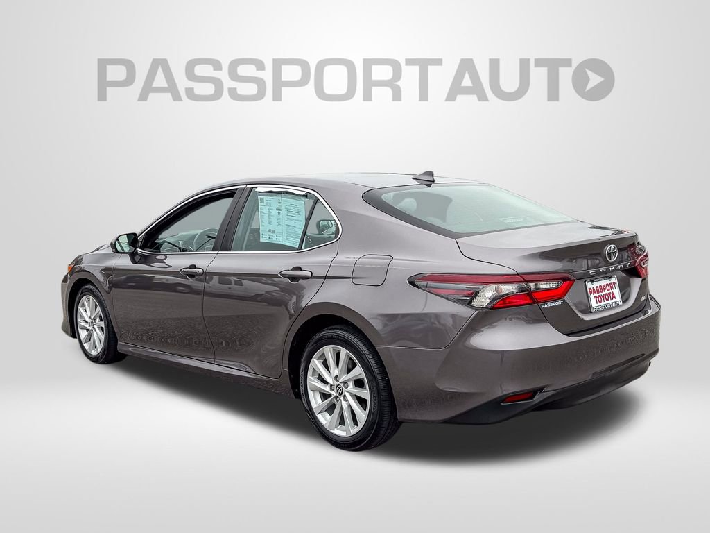 Used 2022 Toyota Camry LE image 3