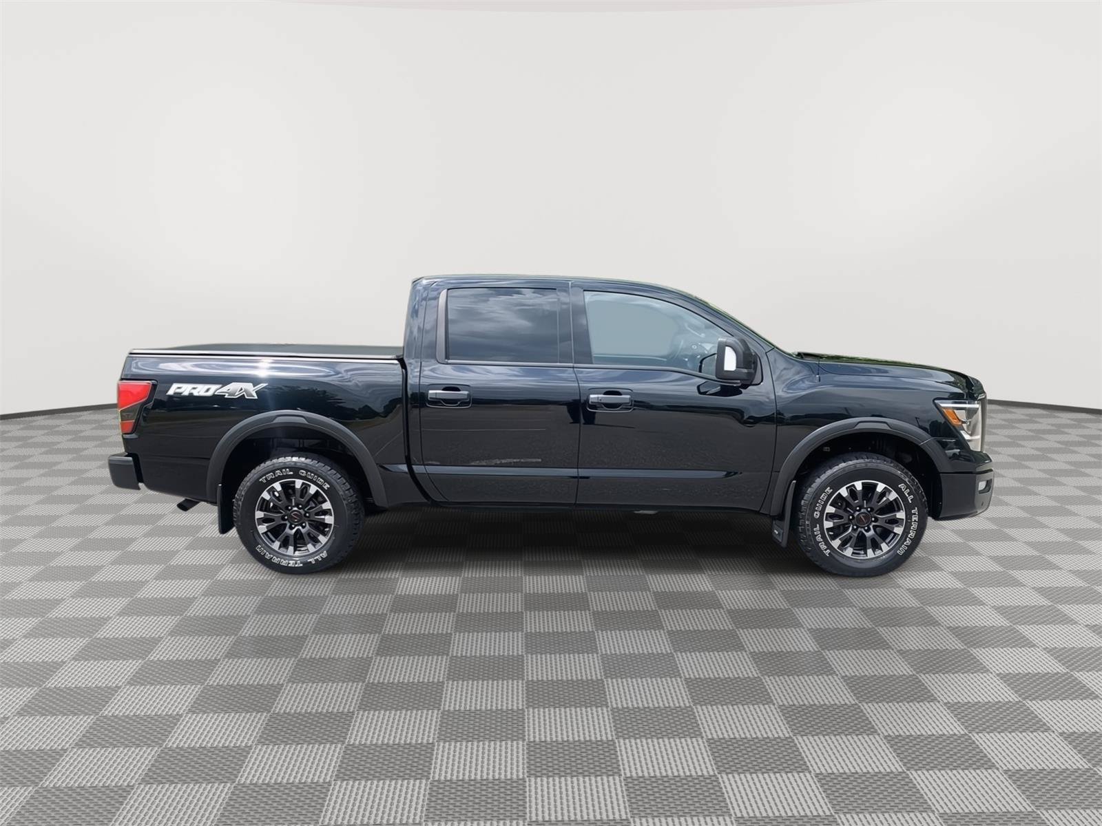 Used 2021 Nissan Titan PRO-4X w/ Pro-4x Convenience Package AWD/4WD image 6