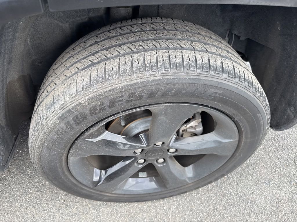 Used 2022 Jeep Grand Cherokee Altitude image 4