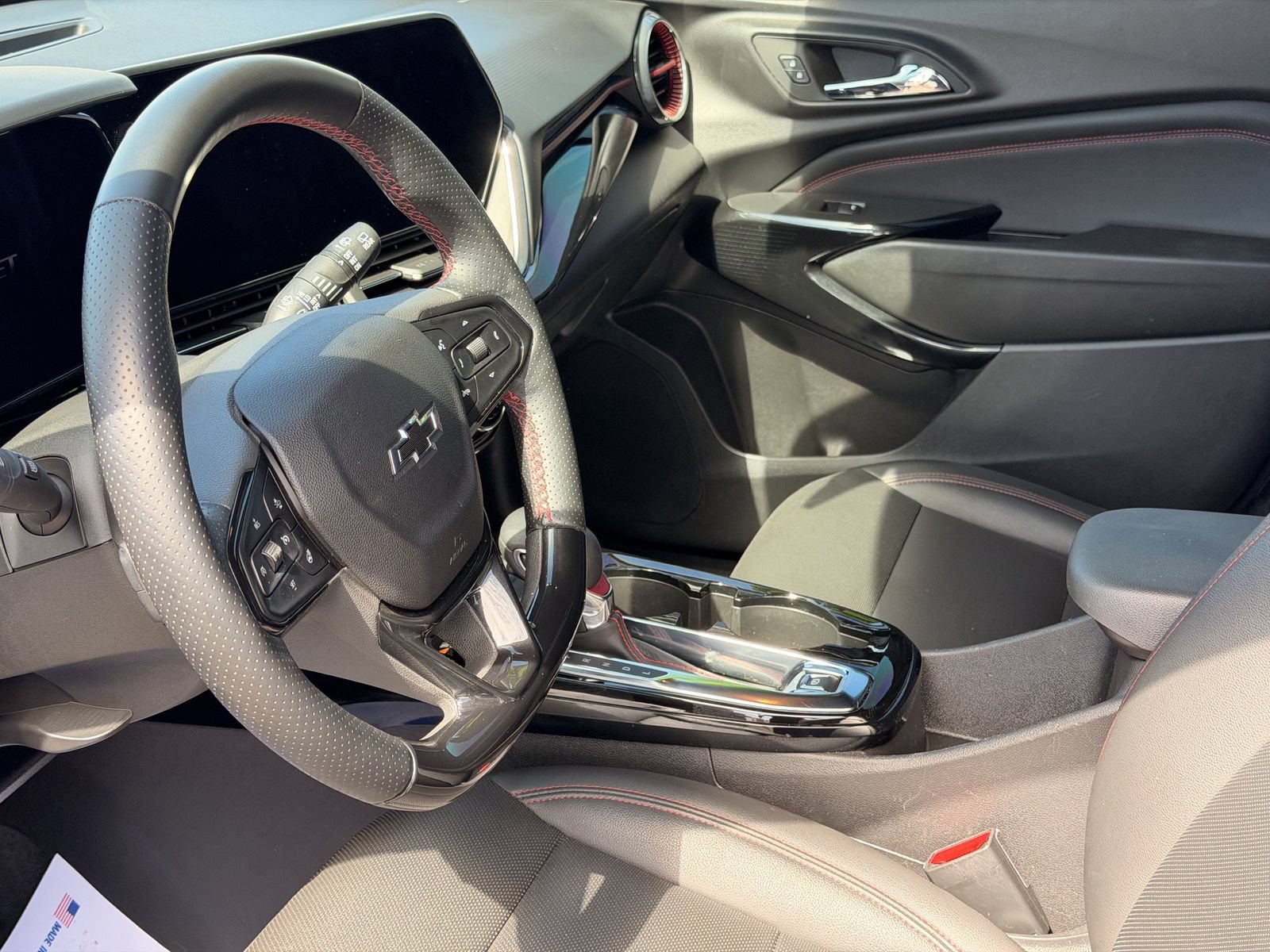 Used 2024 Chevrolet Trax RS w/ Sunroof Package FWD image 21
