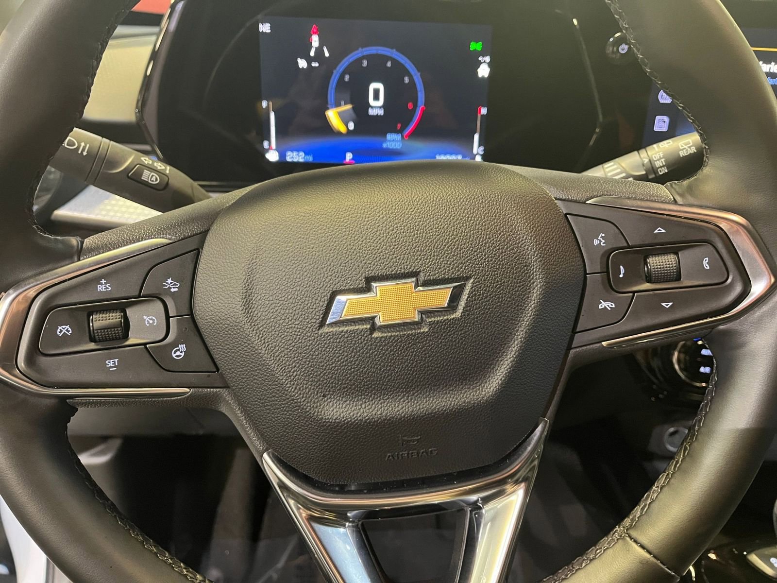 Used 2025 Chevrolet Trax LT w/ LT Convenience Package image 27