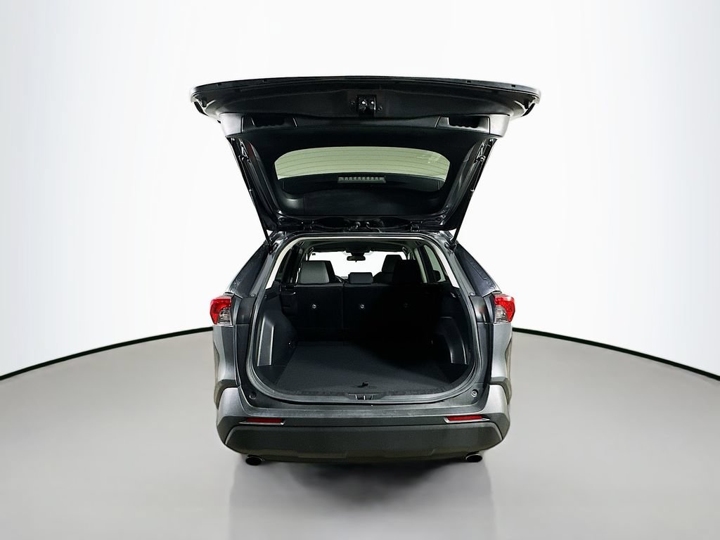 Used 2021 Toyota RAV4 XLE FWD image 34