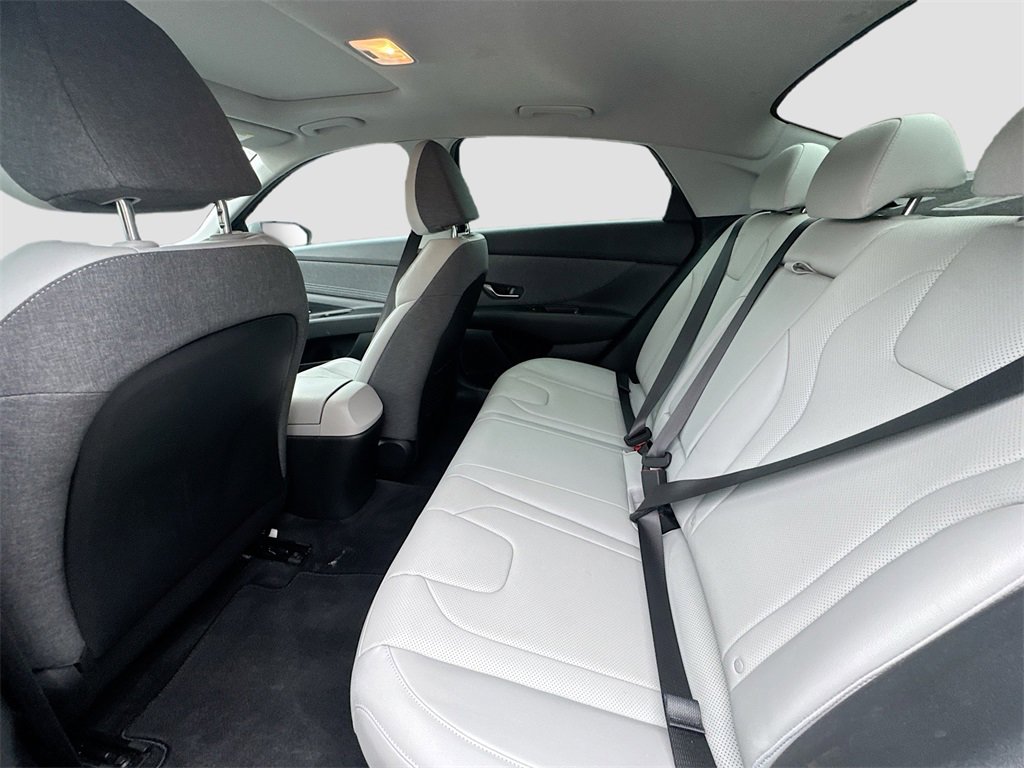 Used 2023 Hyundai Elantra Limited image 26