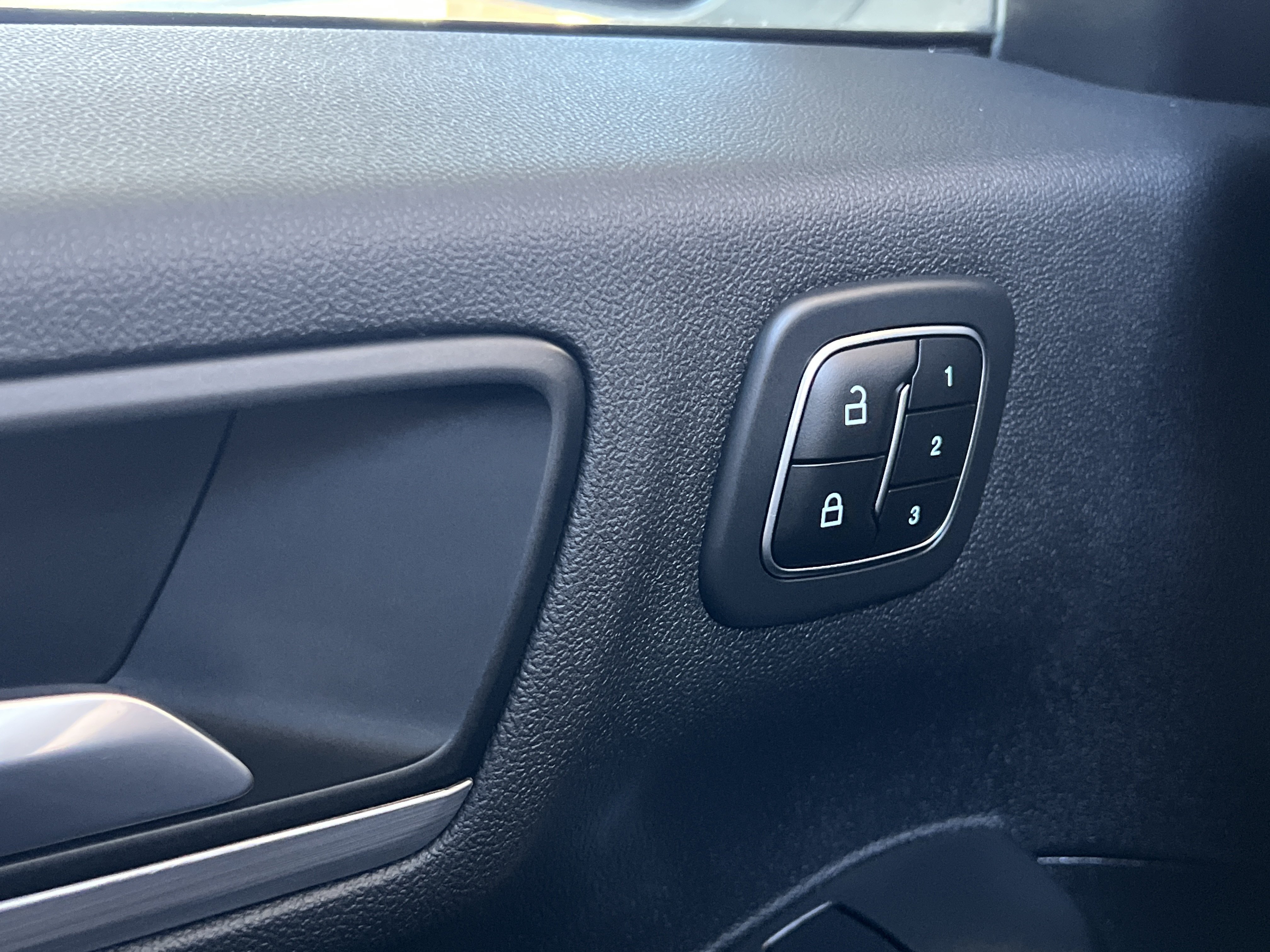Used 2023 Ford Escape Platinum AWD/4WD image 40