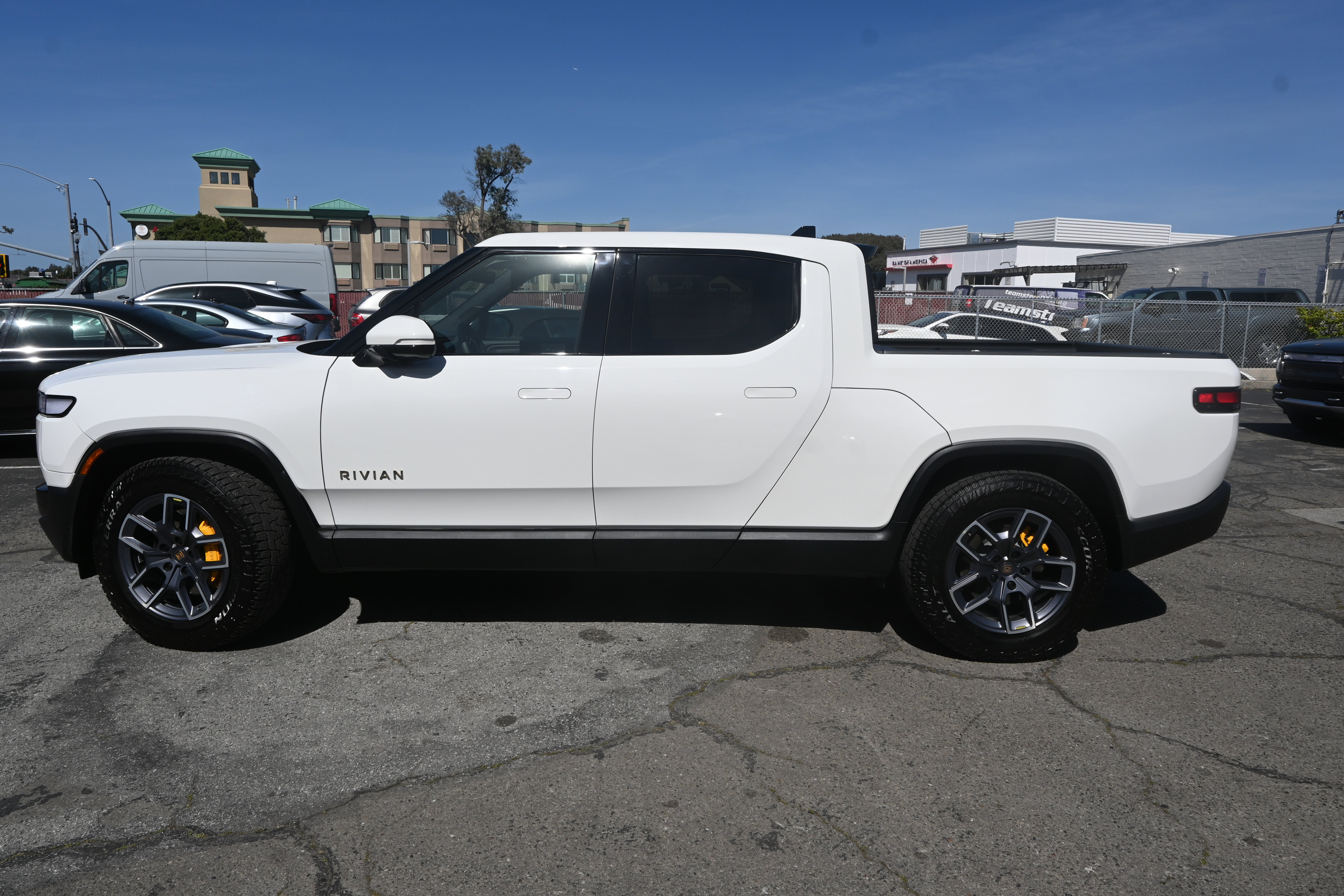 Used 2023 Rivian R1T Adventure image 10