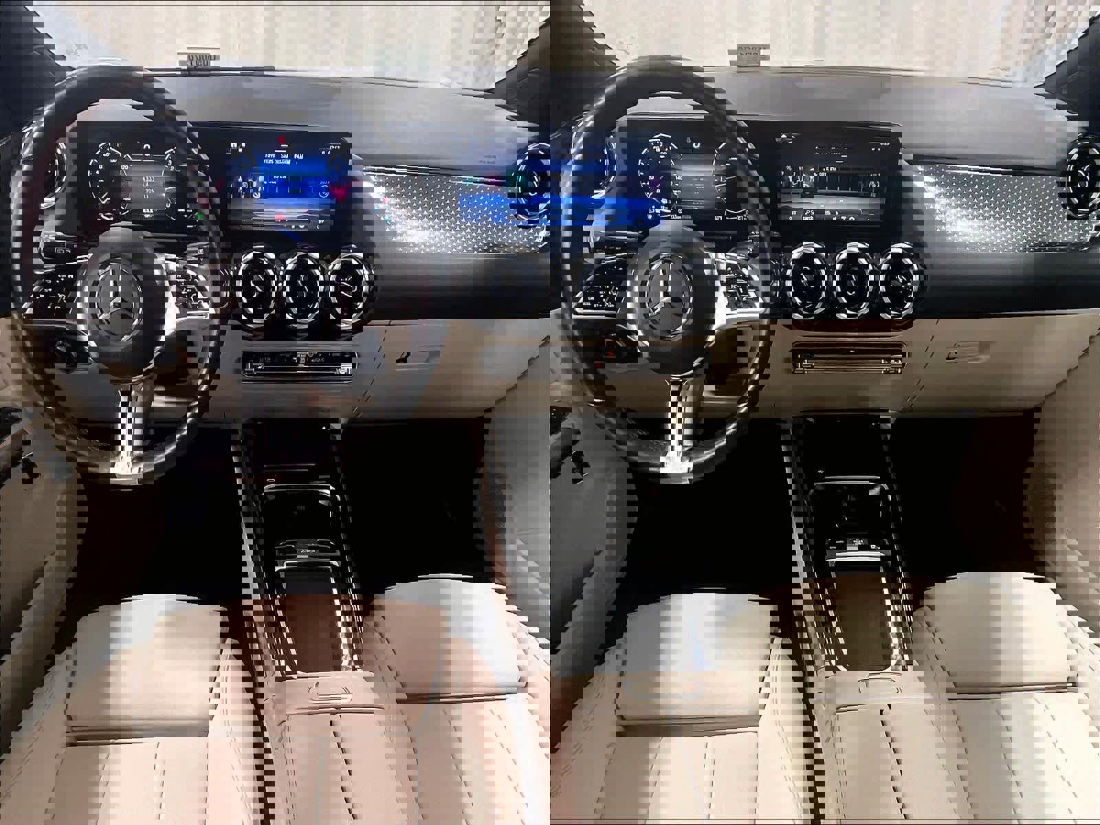 Used 2025 Mercedes-Benz GLA 250 4MATIC image 22